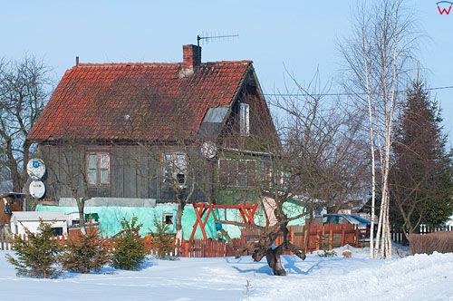 PL, warm-maz. Dom drewniany w okolicy wsi Nowotki.